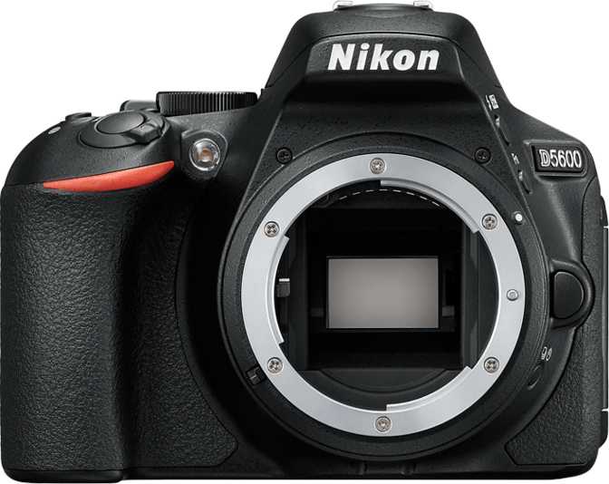 Nikon D5600 + Nikon AF-S DX Nikkor 18-140mm f/3.5-5.6G ED VR